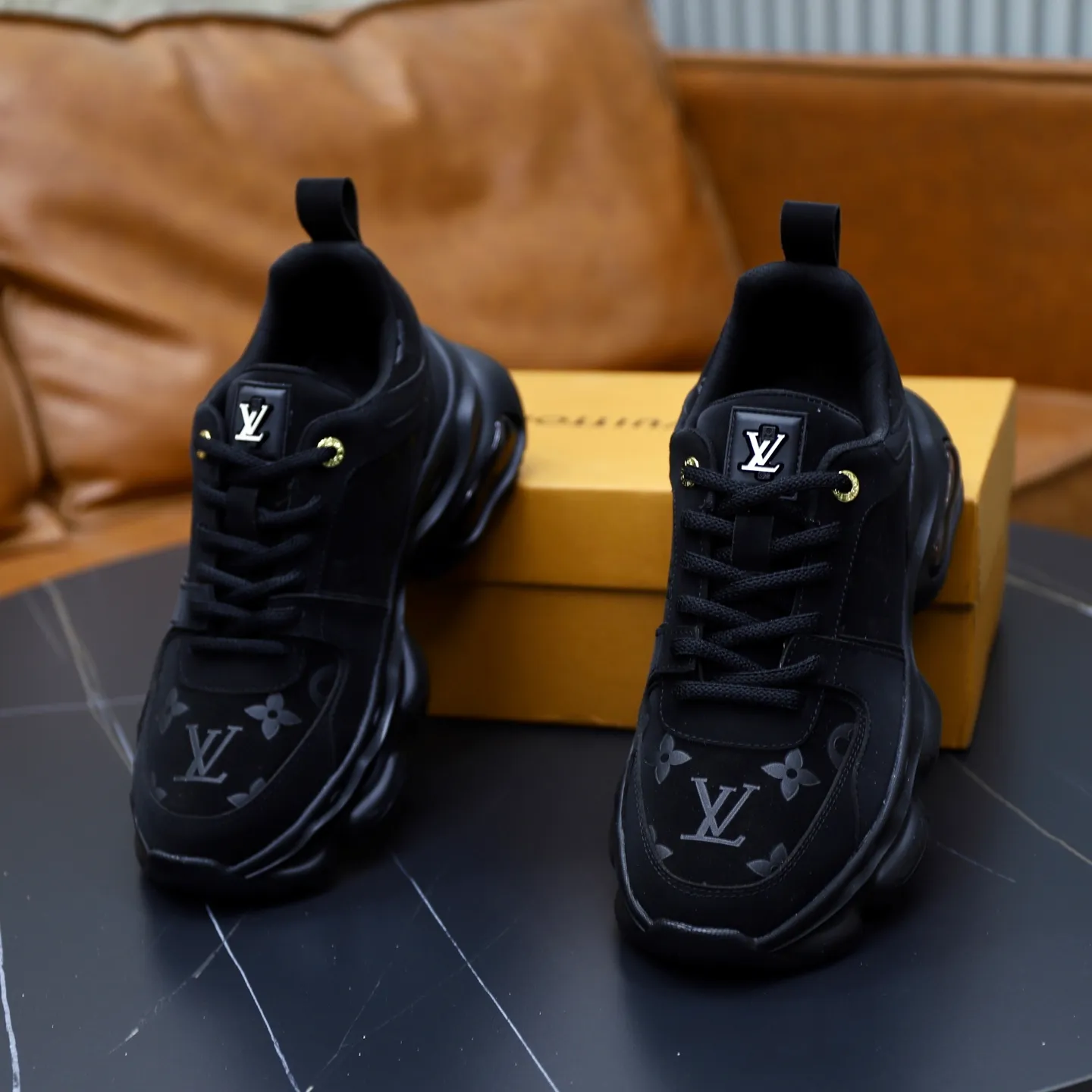 Ex-factory price: 462💰🙅‍♂️🙅‍♂️🙅‍♂️ Brand: Louis Vuitton Standard code: 38-44 (45 customized) Grade: Same as the official website Material: Original cowhide splicing fabric Comfortable and breathable lining Lightweight, soft and wear-resistant outsole Style category: Men's fashionable casual shoes Running sneakers Distinguished luxury brand elements Top luxury Color: actual picture color